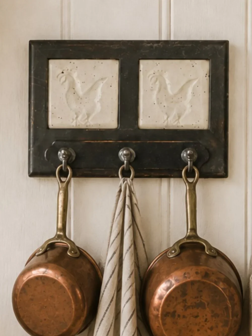 Vintage Rooster Wood & Tile Wall-Mounted 3-Hook Key Holder Rack
